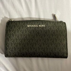 MICHAEL KORS wallet and phone holder